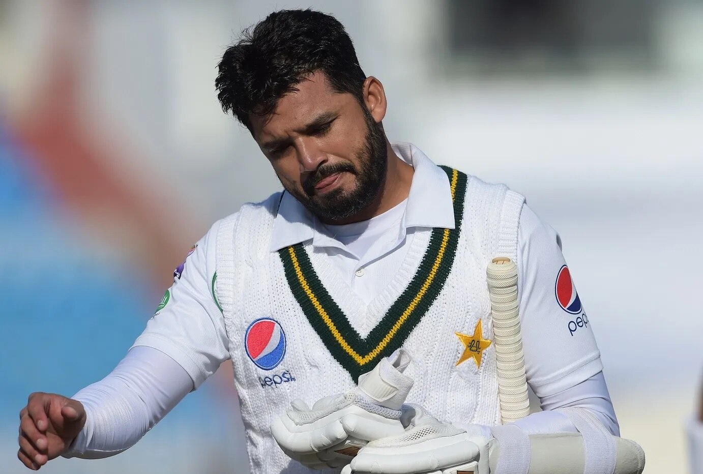 पाकिस्तानी दिग्गज ने टेस्ट फॉर्मेट से लिया संन्यास, इंग्लैंड के खिलाफ खेलेगा आखिरी मैच