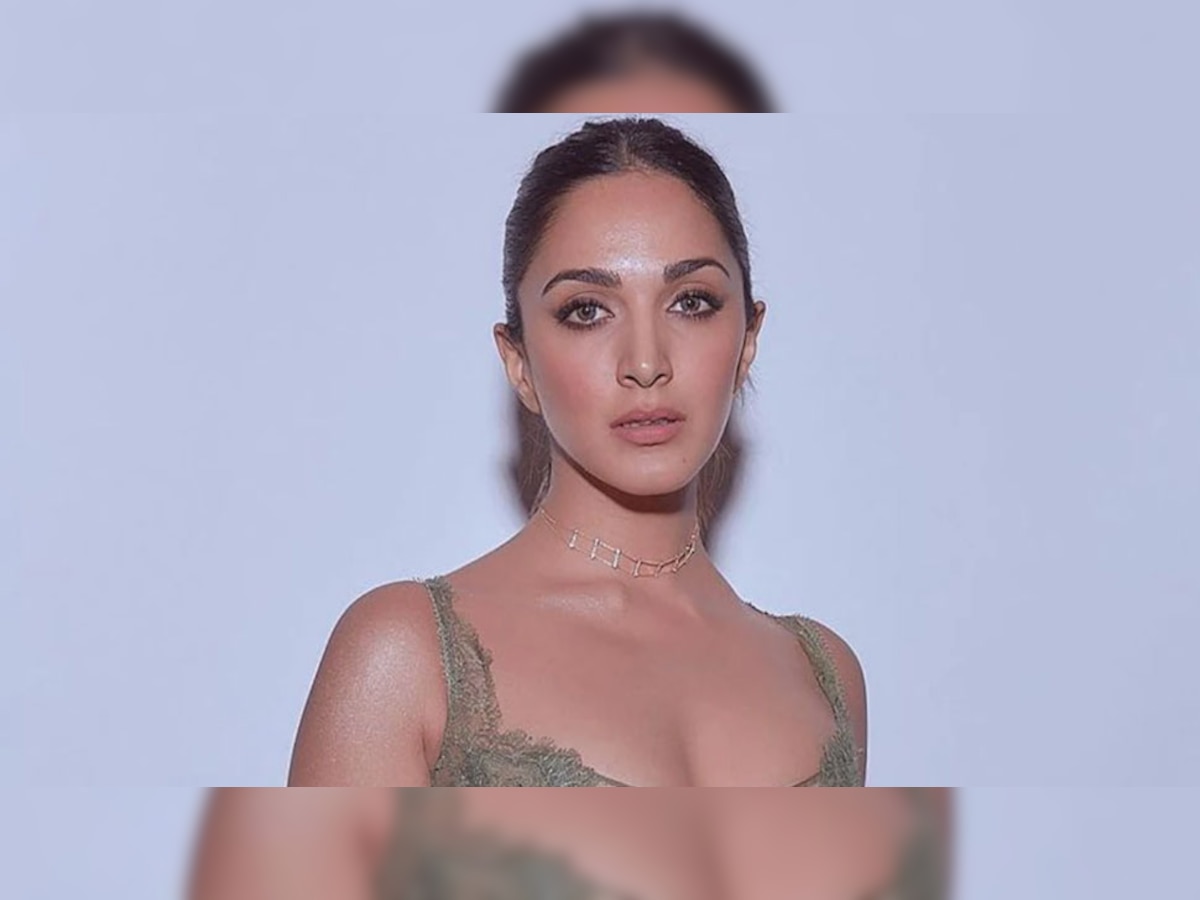 ऐसे बोल्ड कपड़ों में पोज करती नजर आईं Kiara Advani, फैंस तक हुए शर्म से पानी-पानी!