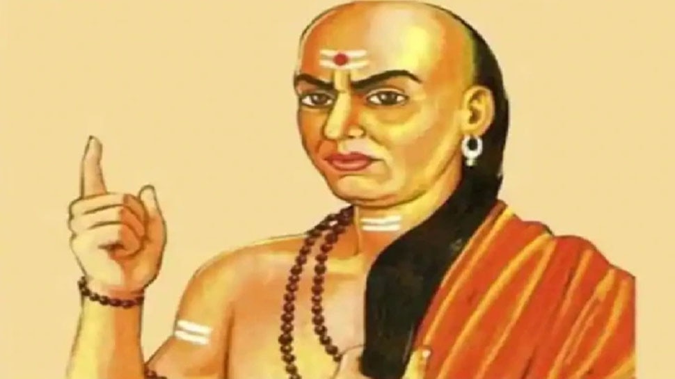 Chanakya Niti: जिंदगी में पाना चाहते हैं कामयाबी तो इन 4 चीजों को भूलकर भी न करें नजरअंदाज, चाणक्य नीति में बताया गया है रहस्य 