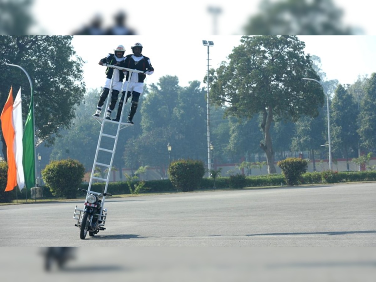 विजय दिवस के मौके पर BSF ने मोटरसाइकिल चला बनाया विश्व रिकॉर्ड
