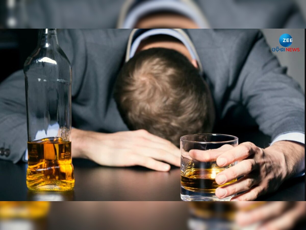 Alcohol Poisoning Treatment: ମଦ ପିଇବା ପରେ ବିଷାକ୍ତ କି ନୁହେଁ, ଜାଣନ୍ତୁ ଲକ୍ଷଣ ଓ ଚିକିତ୍ସା