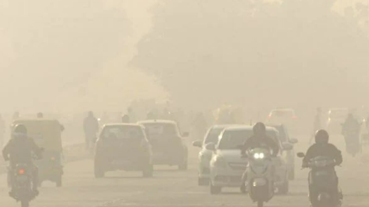 Delhi Weather: दिल्ली में फिर दिखा प्रदूषण का कहर, बेहद खराब हुई राजधानी की हवा