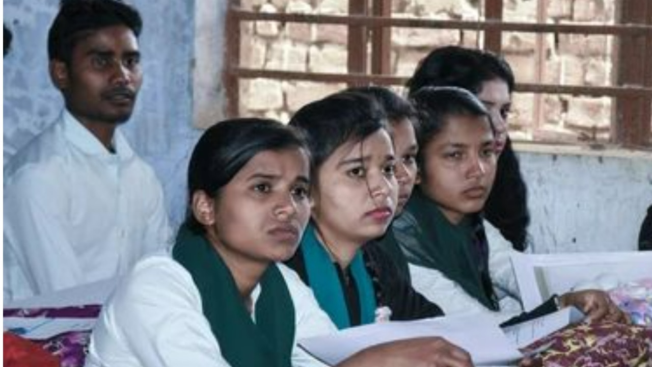 Himachal Pradesh: कैसे चलते होंगे बिना इमारत और बिना प्रिंसिपल वाले सैकड़ों स्कूल, बेहद बुरा है हाल