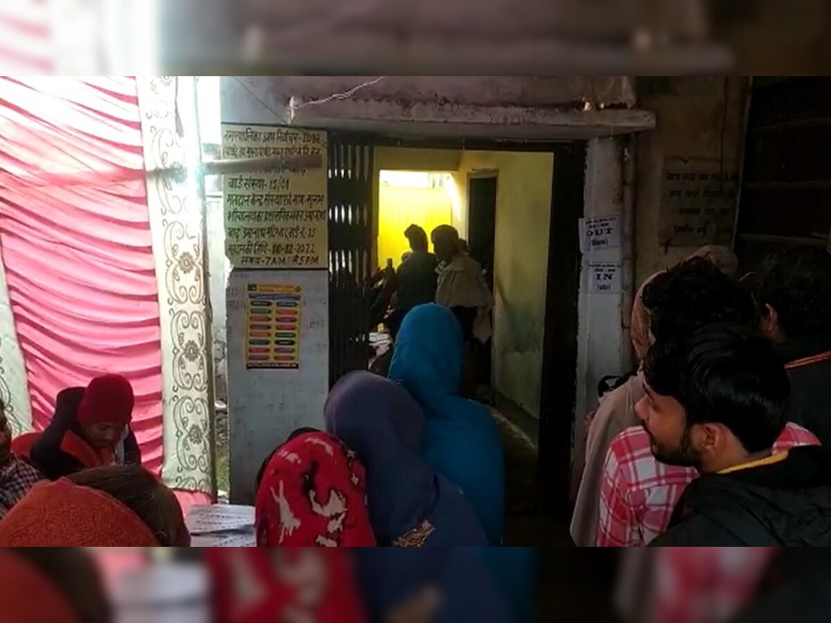 Bihar Nagar Nikay Chunav: सुलभ शौचालय में बनाया मतदान केंद्र, तस्वीरें देख आप हो जाएंगे हैरान 