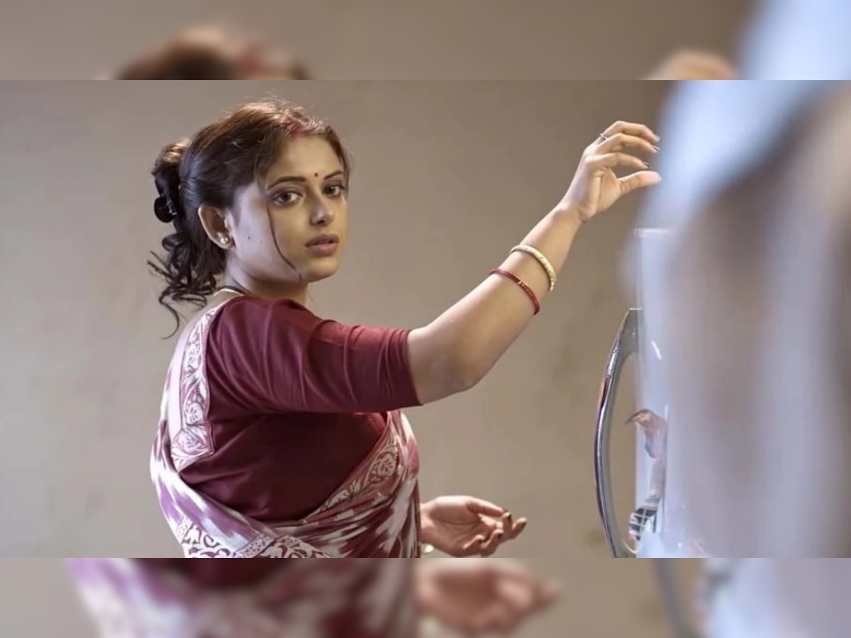 Sneha paul gave bold intimate scenes in charmsukh chawl and house of laal lihaf web series | Web