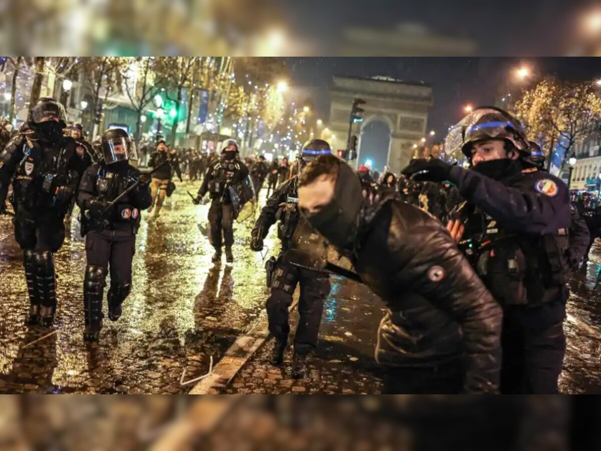 France Riots: वर्ल्ड कप हार के बाद फ्रांस में भड़के दंगे, प्रदर्शनकारियों ने फूंके वाहन, पुलिस ने छोड़े आंसू गैस के गोले