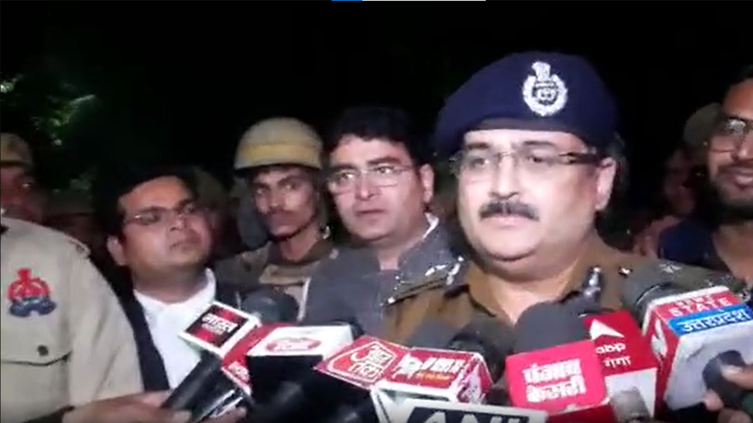 Prayagraj News Tahrir against Chief Proctor and Security Guard of