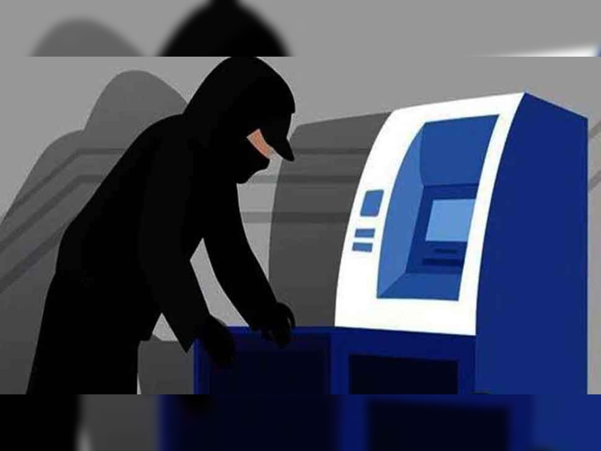 UP News: लोहे की पत्ती की मदद से ATM से उड़ाते थे कैश, पुलिस बन वारदातों को दे रहे थे अंजाम, गिरफ्तार 