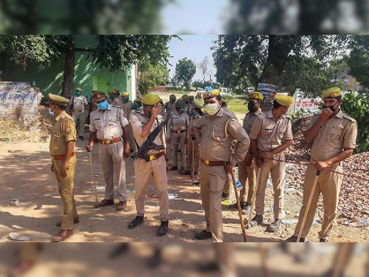 Meerut Police सीसीटीवी फुटेज खंगाल रही