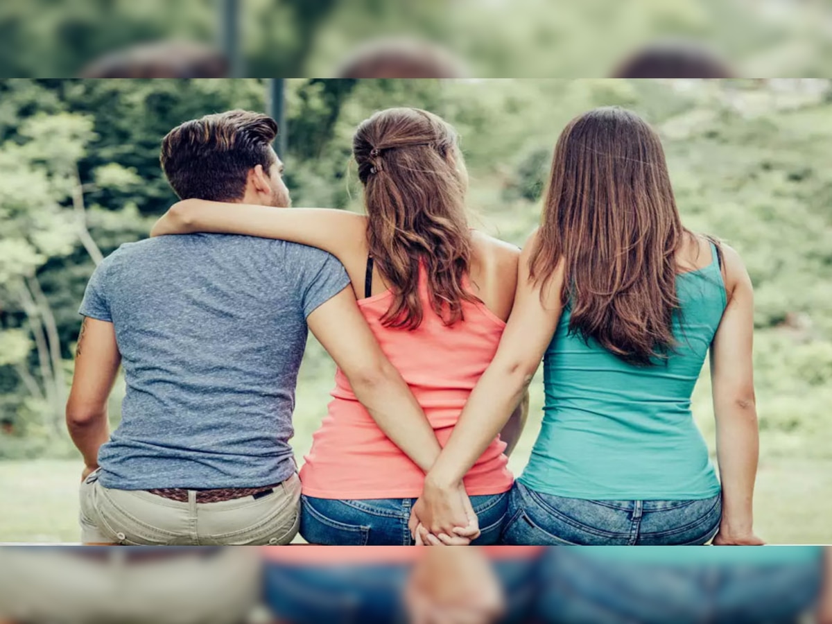 trending today wife throws boiling water on husband for romance with another woman | सपने में बोलते हुए दूसरी महिला संग रोमांस कर रहा था पति, पत्नी ने डाल दिया खौलता पानी |