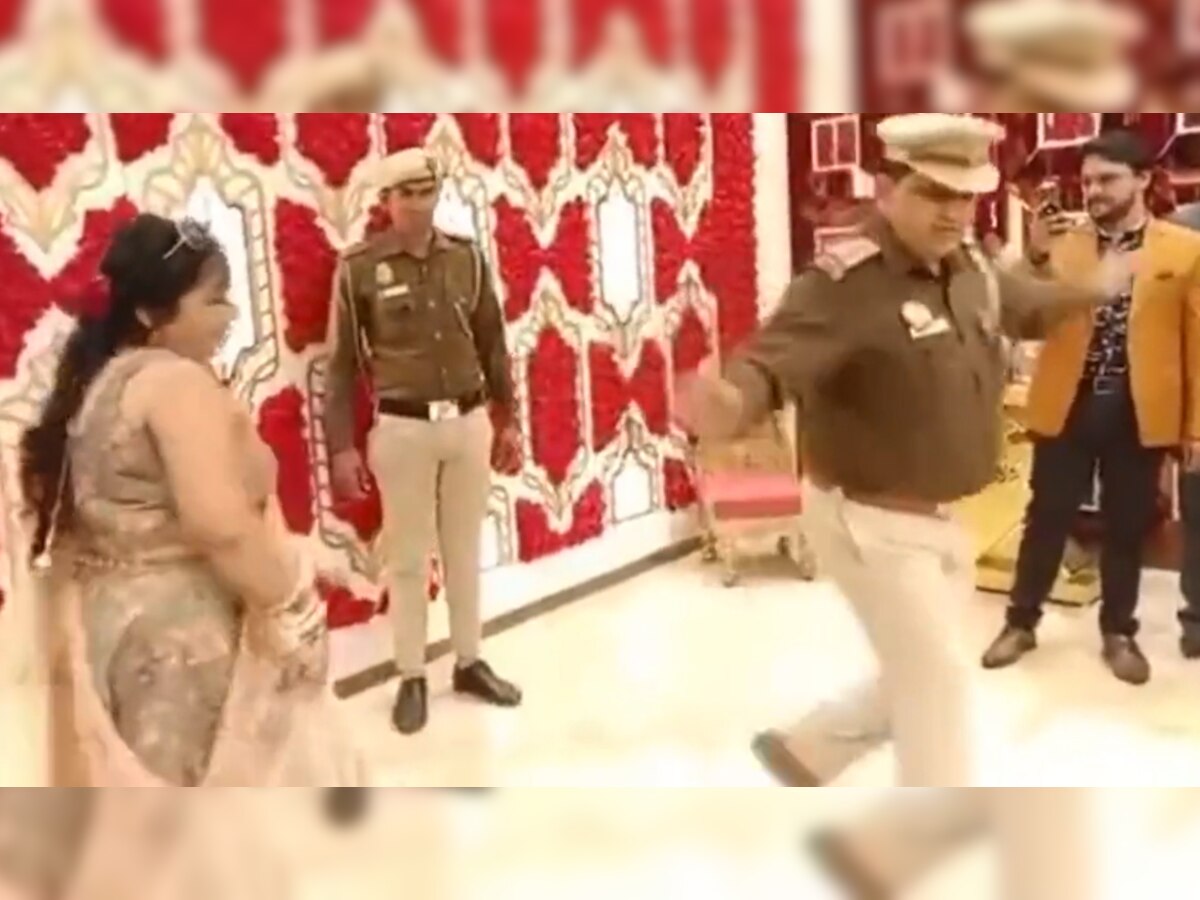 WATCH: 'बालम थानेदार चलावे जिप्सी...' गाने पर पुलिस अधिकारी ने लगाए ठुमके, Video से इंटरनेट पर मची सनसनी