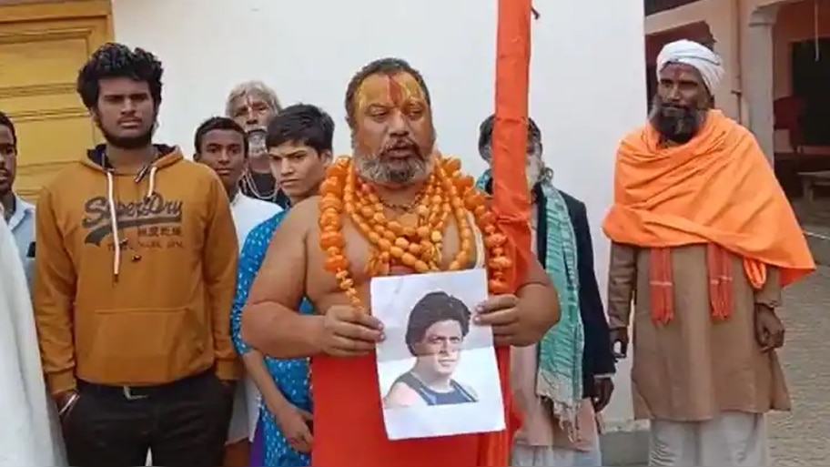'जिंदा जला देंगे शाहरुख खान को', 'बशर्म रंग' पर विवाद के बीच अयोध्या के संत का बयान