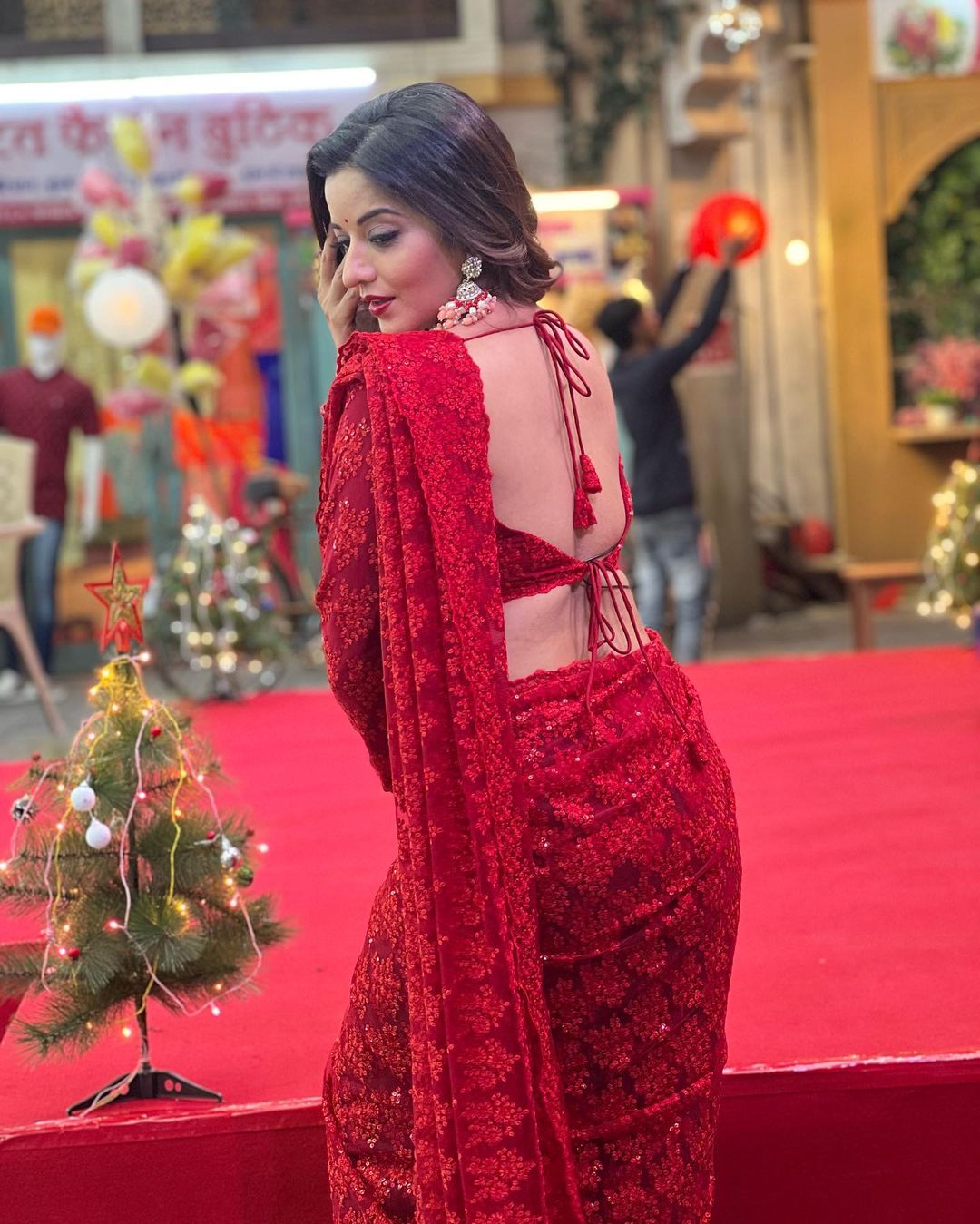 Monalisa Beautiful Saree Look