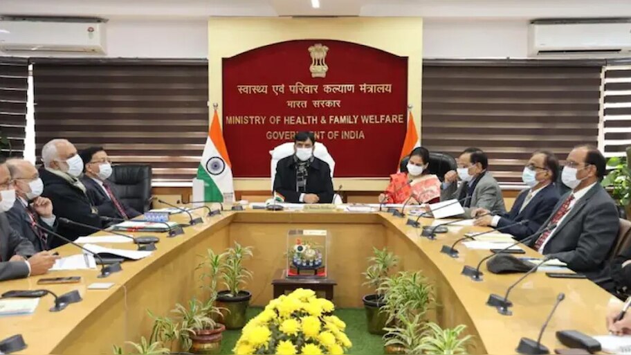 सार्वजनिक जगहों पर मास्क जरूरी, मीटिंग में स्वास्थ्य मंत्री ने लिए फैसले