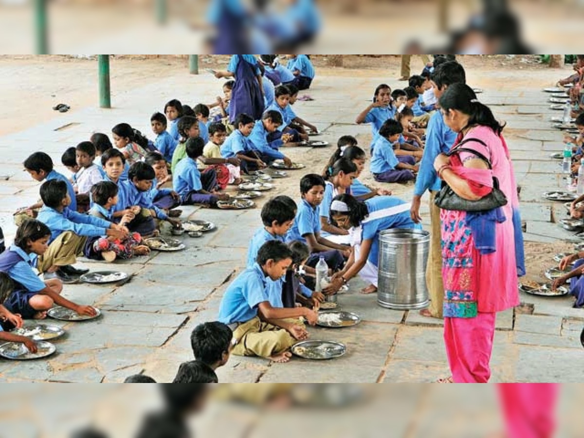 UP News: यूपी के प्राइमरी स्कूलों में लागू होगी 'तिथि भोजन योजना', तब अखिलेश सरकार ने ठुकराया था प्रस्ताव