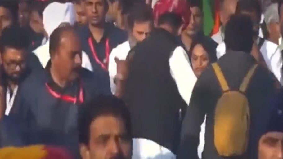 Video: Amit Malviya बोले राहुल गांधी ने बंधवाया मंत्री से जूते का फीता; कांग्रेस ने कही ये बात