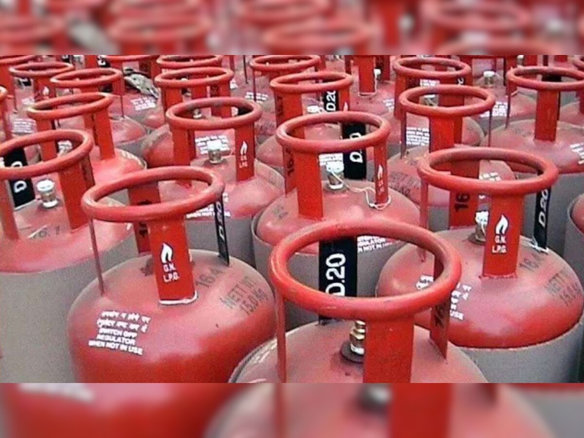 LPG Price Updates: नए साल में सरकार देने जा रही बड़ी खुशखबरी, LPG सिलेंडर के दामों में हो सकती है ये भारी-भरकम कमी!