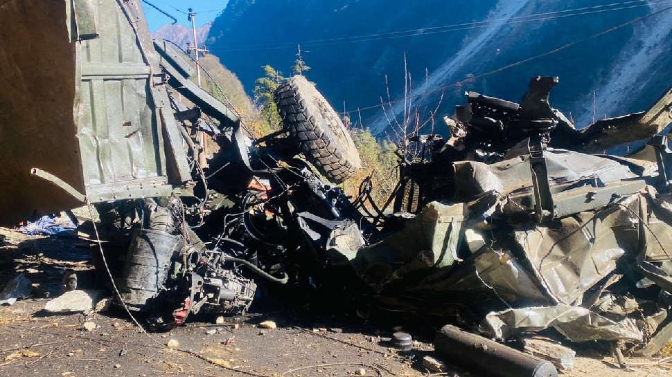 Army Bus Accident: सिक्किम में चीन की सीमा के पास खाई में गिरी बस, सेना के 16 जवान शहीद