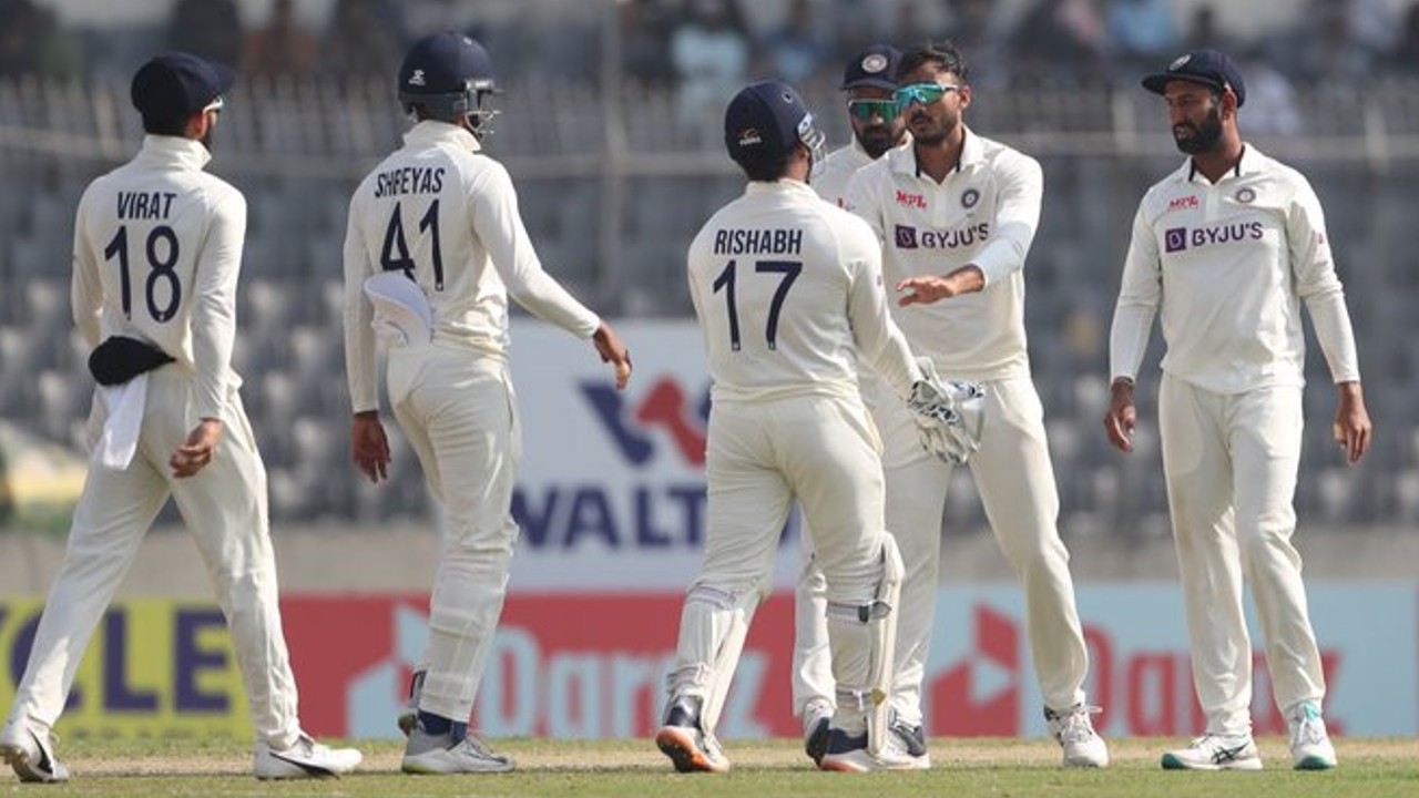 IND vs BAN: भारत के वार पर बांग्लादेश  का पलटवार, रोमांचक मोड़ पर पहुंचा ढाका टेस्ट, जीत-हार के बीच 6 विकेट