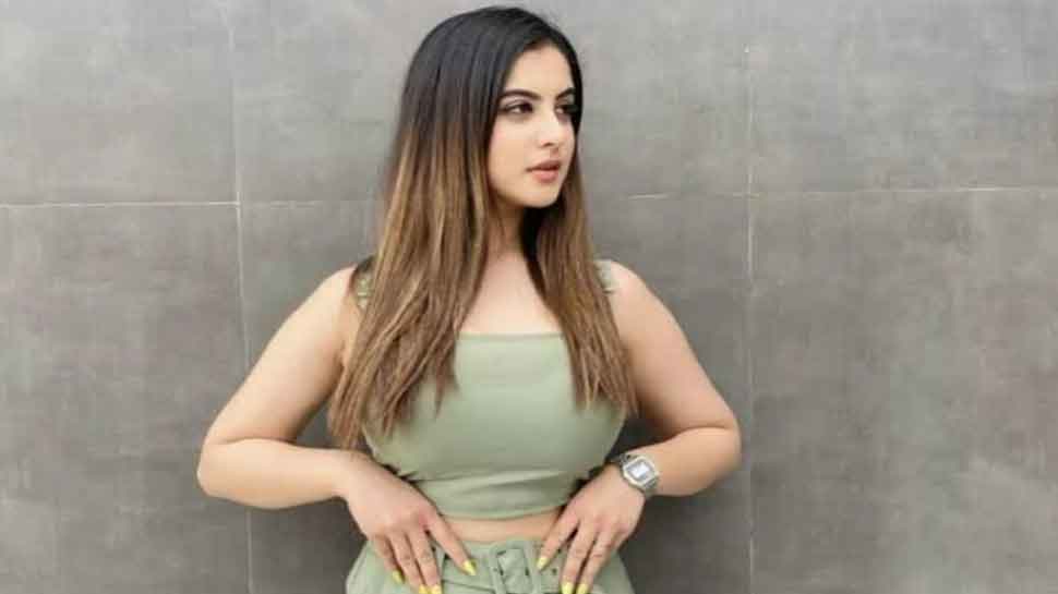 टीवी सीरियल के सेट पर 20 साल की एक्ट्रेस Tunisha Sharma ने फांसी लगाकर दे दी जान, कई फिल्मों में कर चुकी हैं काम