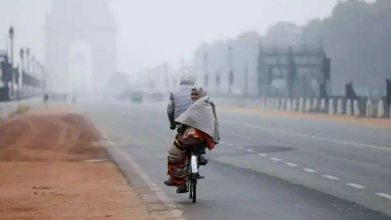 Weather Update: क्रिसमस पर दिल्ली-यूपी में हाड़ कंपाने वाली ठंड, उत्तर-भारत में अगले तीन दिनों तक शीतलहर