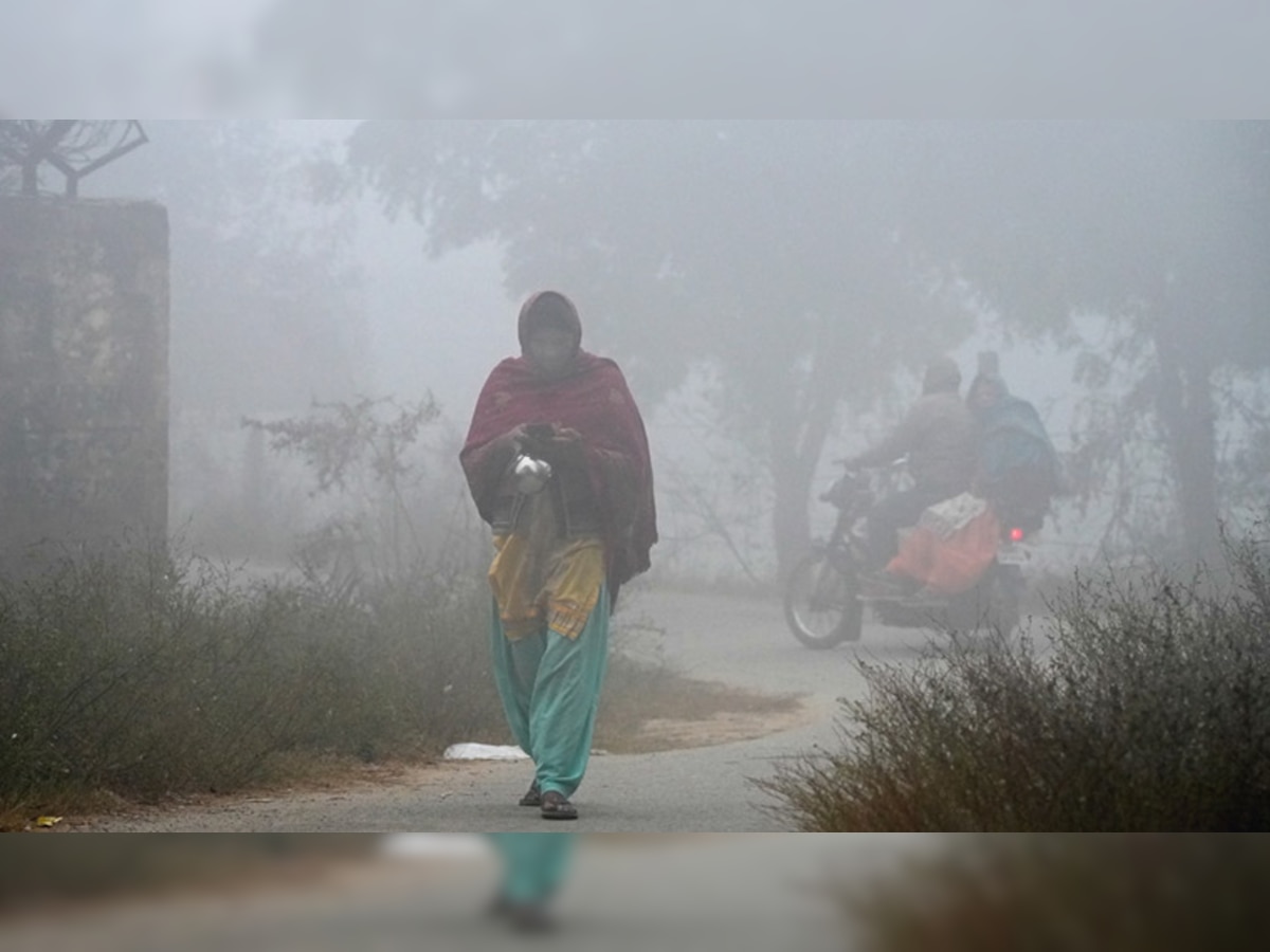 Weather Update Today: कड़ाके की ठंड के बीच IMD ने जारी की चेतावनी, इन राज्यों में बढ़ेगी मुसीबत; जानें आज कैसा रहेगा मौसम