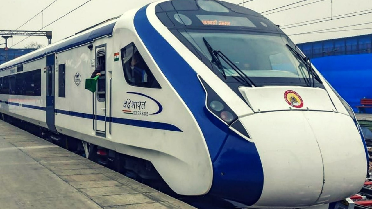 Indian Railways: जल्द पटरियों पर दिखेगा वंदे भारत ट्रेन का नया वर्जन, इन सुविधाओं से होगी लैस