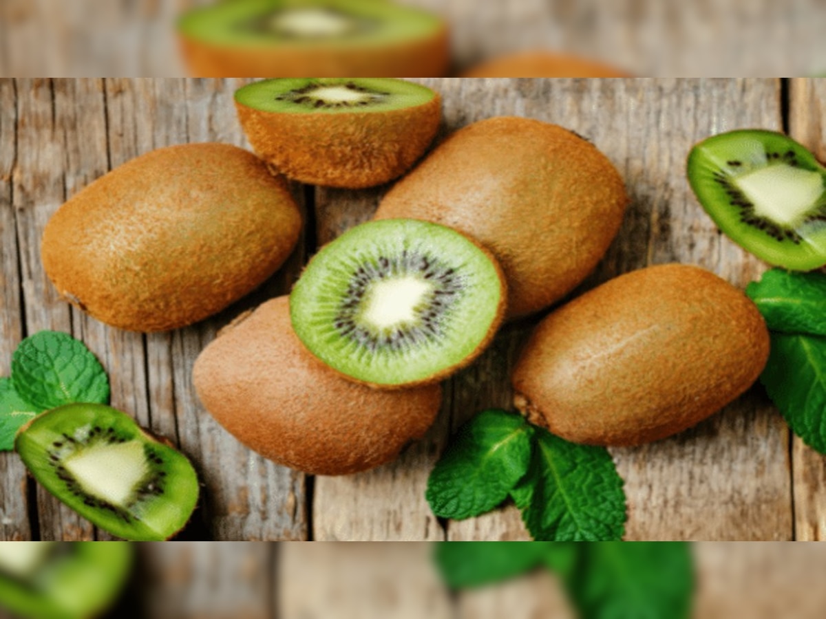 Benefits of kiwi: चेहरे के दाग धब्बे से सर्दी-जुकाम तक, सभी परेशानियों में रामबाण है इस फल का सेवन