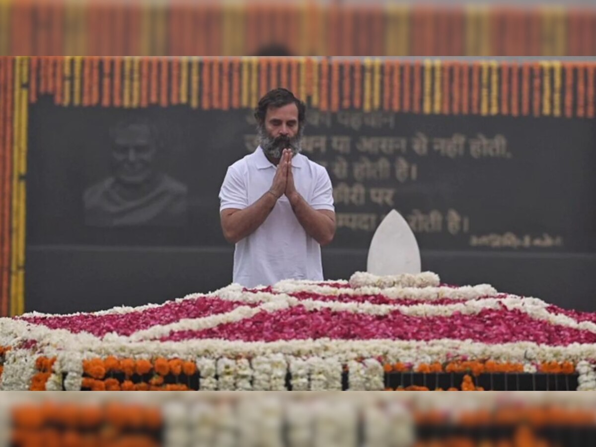 अटल जी के स्मारक पर नतमस्तक हुए राहुल गांधी, बीजेपी ने बताया नाटक