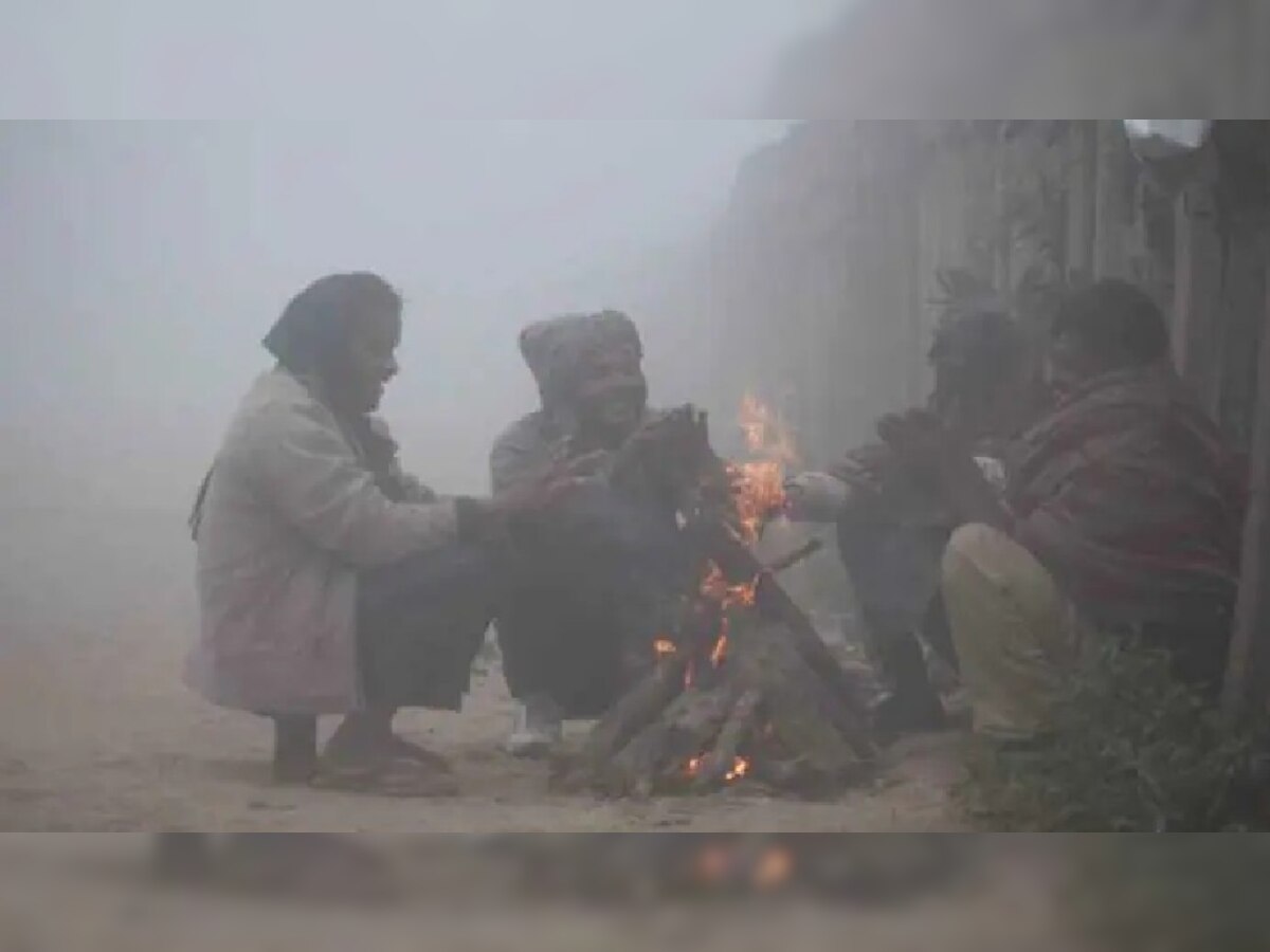Weather Update: दिल्ली-NCR में हाड़ कंपा देने वाली ठंड का प्रकोप जारी, लोग ऐसे कर रहे बचाव