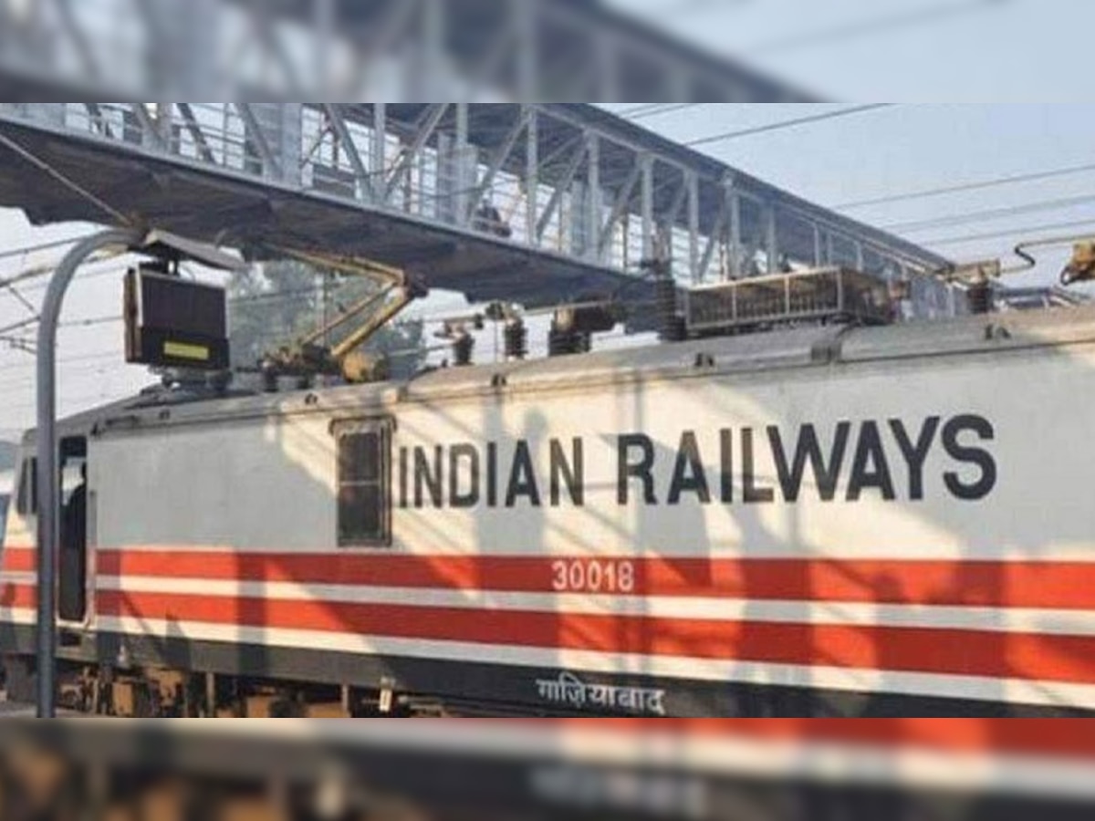 Indian Railways: रेल यात्र‍ियों के ल‍िए बड़ी खबर, घने कोहरे में Railway ने बदला इन ट्रेनों का टाइम; देरी से चल रहीं ये ट्रेन