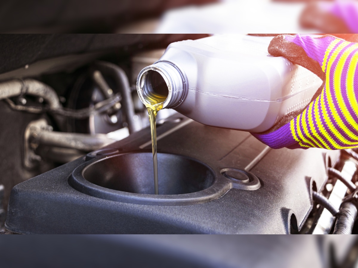 Engine Oil कितनी तरह का होता है? आपकी Car के लिए कौन-सा होगा बेस्ट, यहां जानें