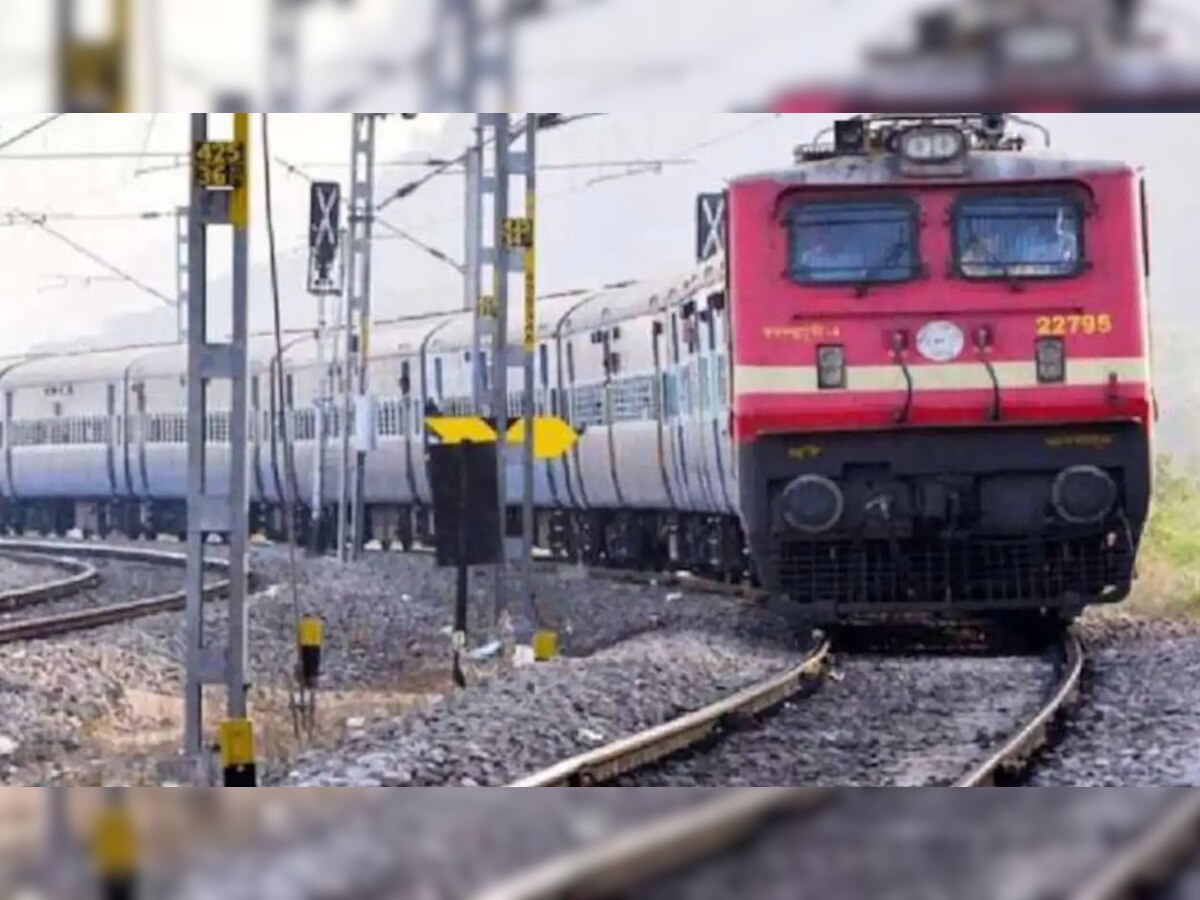 Indian Railways: रेलवे की डेटा सुरक्षा में बड़ी सेंध, हैकर्स ने चुरा ली 3 करोड़ यात्रियों की निजी जानकारी! क्या आपने भी बुक करवाया था टिकट?