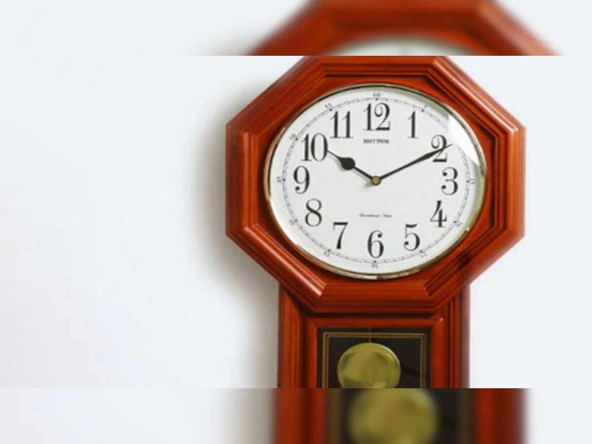 vastu-tips-wall-clock-should-face-which-direction-clock-direction-as