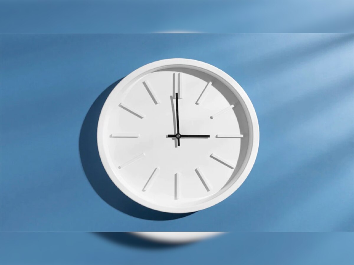 vastu-tips-wall-clock-should-face-which-direction-clock-direction-as
