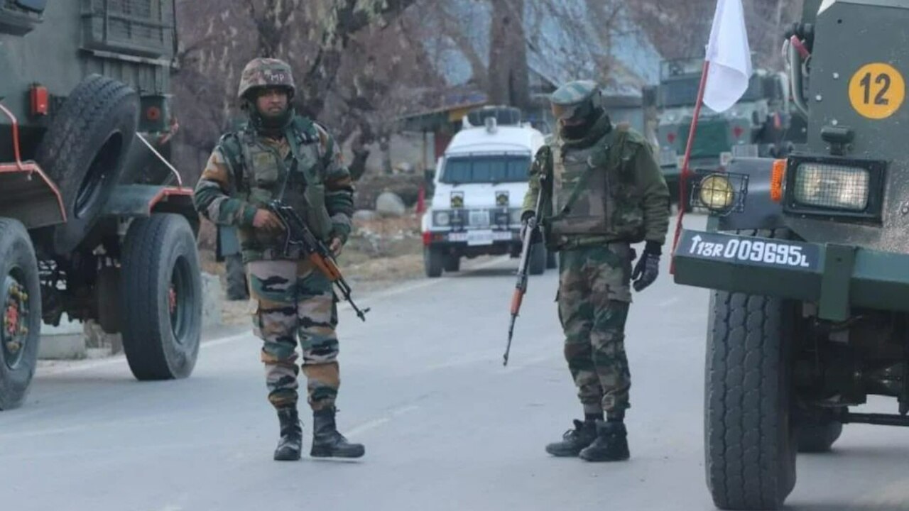 Jammu Kashmir: सिधरा इलाके में सुरक्षा बलों और आतंकवादियों के बीच मुठभेड़, 3 आतंकी ढेर