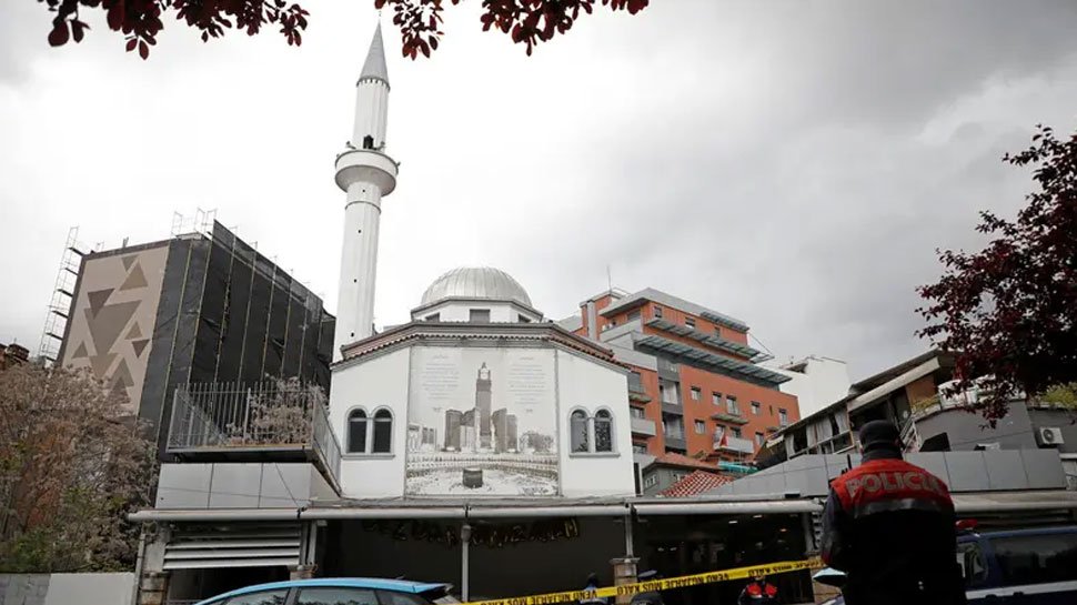 दुनिया का पहला नास्तिक देश अल्बानिया. दुनिया का पहला नास्तिक देश अल्बानिया.