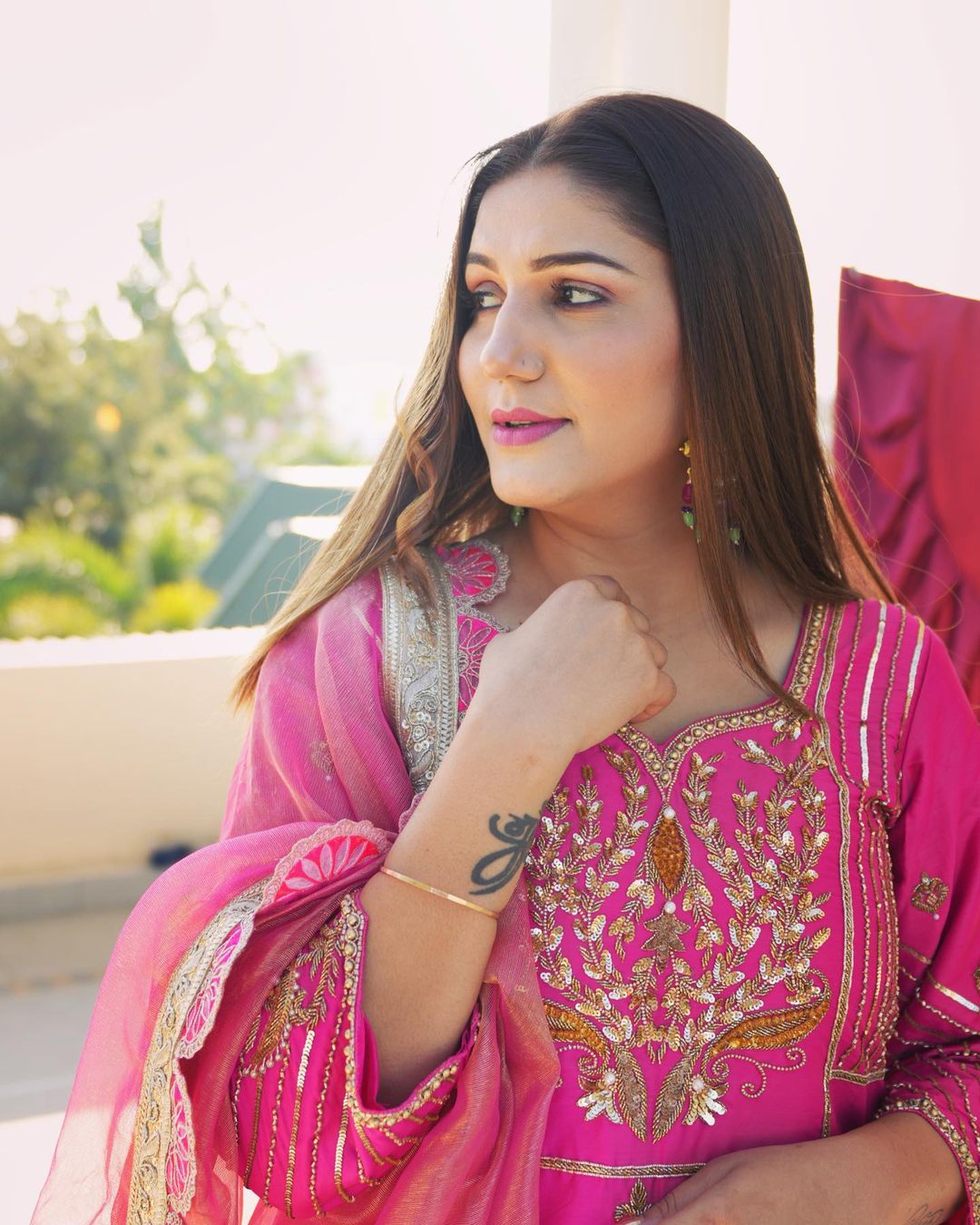 Sapna Choudhary Look Gorgeous In Pink Suit Salwar Haryanvi Song 2022 सूट सलवार चुन्नी ओढ़