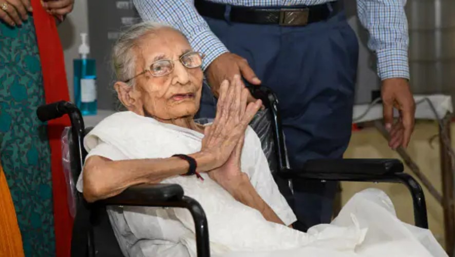 पीएम नरेन्द्र मोदी की मां हीराबेन का निधन, सुबह साढ़े तीन बजे ली अंतिम सांस 