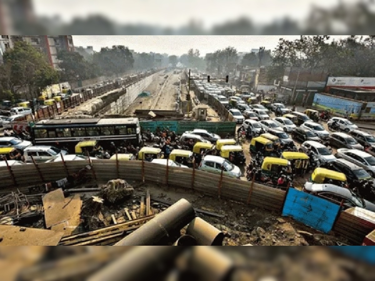 Ashram flyover closed : यूपी से दिल्ली जाने वालों को नए साल से झेलनी पड़ेगी ट्रैफिक जाम की मार