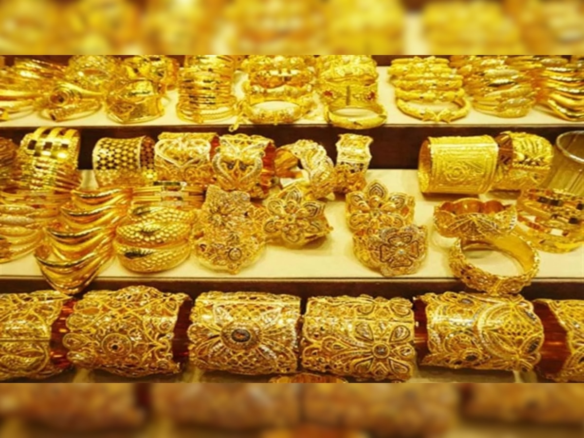 Whom Should not Wear Gold: ये लोग भूलकर भी ना पहनें सोना वरना गोंद की तरह घर से चिपक जाएगी गरीबी