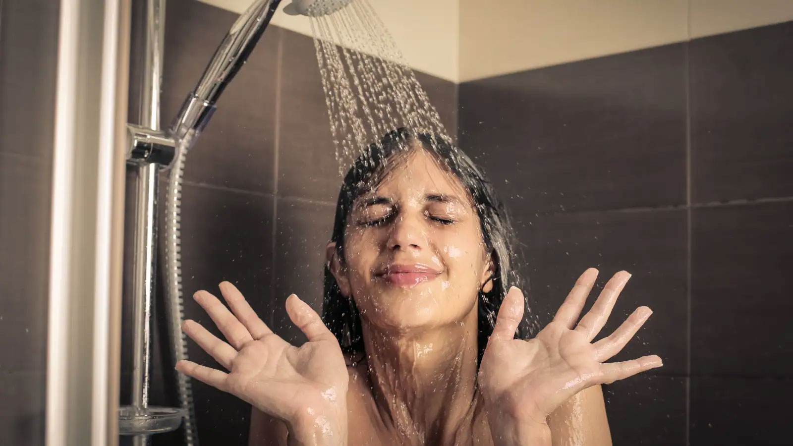 do you know amazing benefits of not taking bath daily, how often should we  take shower | Bath Care Tips: रोज नहीं नहाने के भी हैं गजब के फायदे, जानकर  छोड़ देंगे