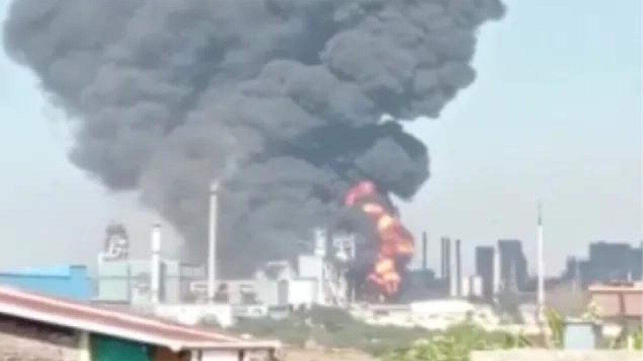महाराष्ट्रः नासिक में फैक्ट्री में लगी भीषण आग, कई कर्मचारियों के फंसे होने की आशंका