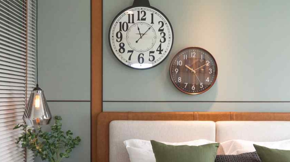 Vastu Tips for wall clock new year 2023 clock color shape size vastu