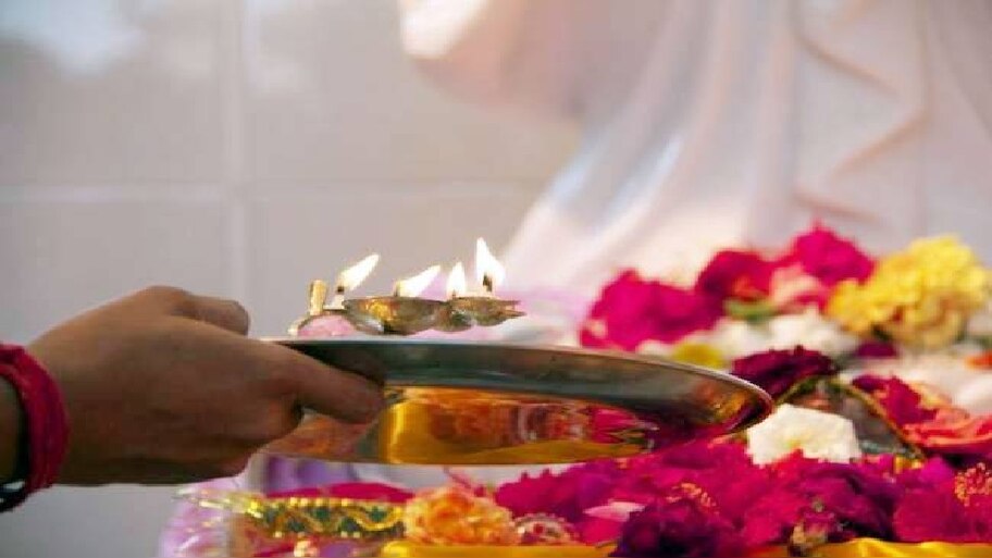 Puja Path: पूजा करते समय कहीं आप भी तो नहीं करते ये गलती! कभी नहीं ...