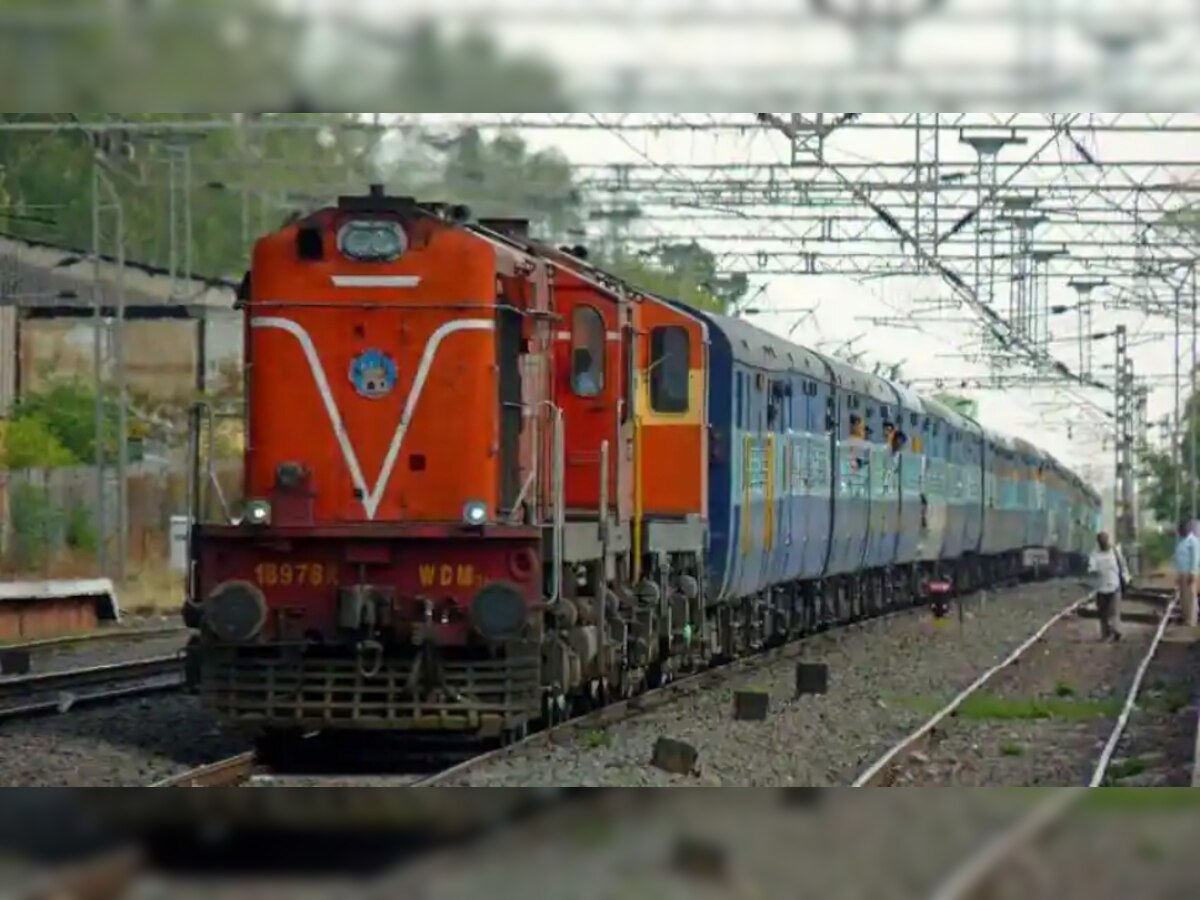 Railway Rules:  चलती ट्रेन में अगर सो जाए ड्राइवर तो क्या होगा? रेलवे का ये रूल नहीं जानते होंगे आप