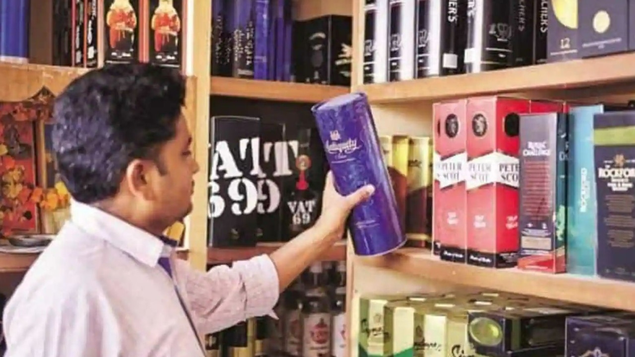 Delhi: साल 2022 के आखिरी हफ्ते में शराब की रिकॉर्ड बिक्री, 45 करोड़ में बिकीं 20 लाख बोतलें