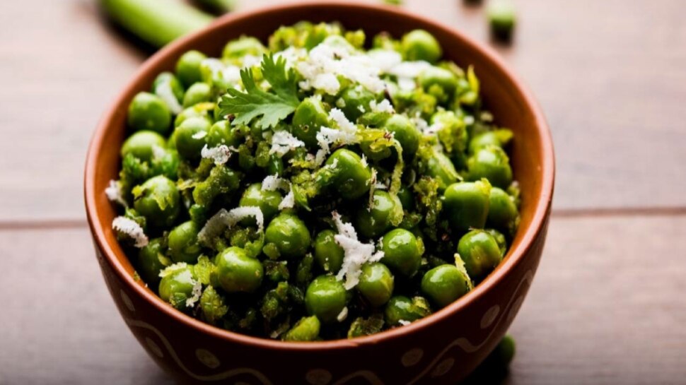 Green peas provide relief in joint pain, make such a delicious