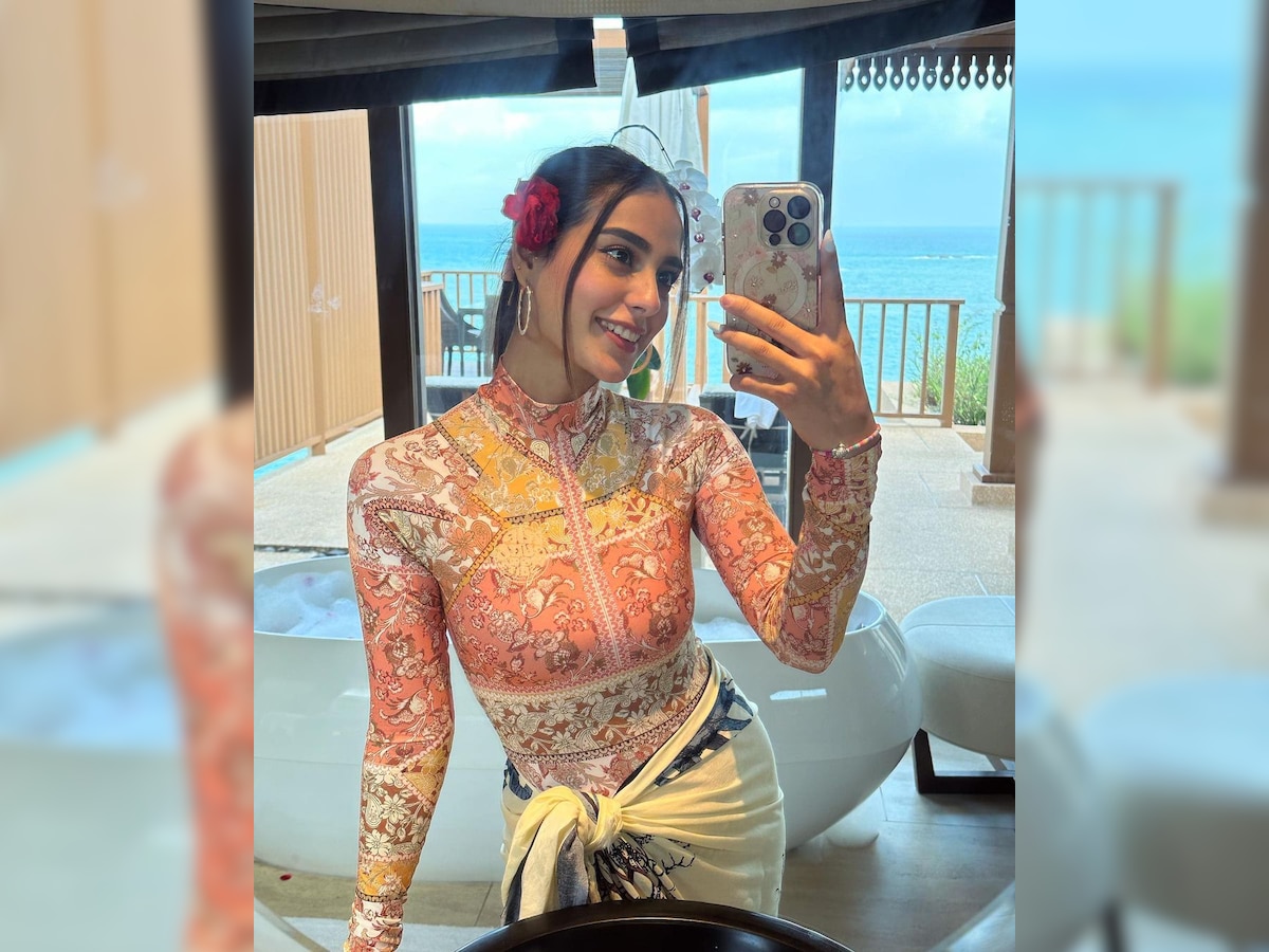 pakistani actress Iqra Aziz shares Photos on instagram from bathroom ...