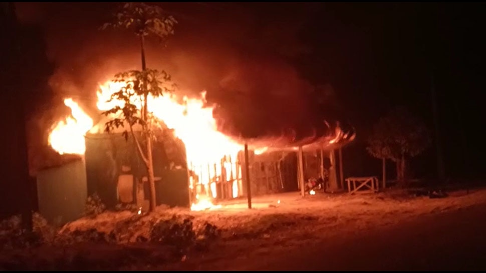 Biplab Deb: त्रिपुरा के पूर्व सीएम बिप्लव देब के पैतृक घर पर उपद्रवियों का हमला, मकान को लगाई आग; वाहनों में भी तोड़फोड़